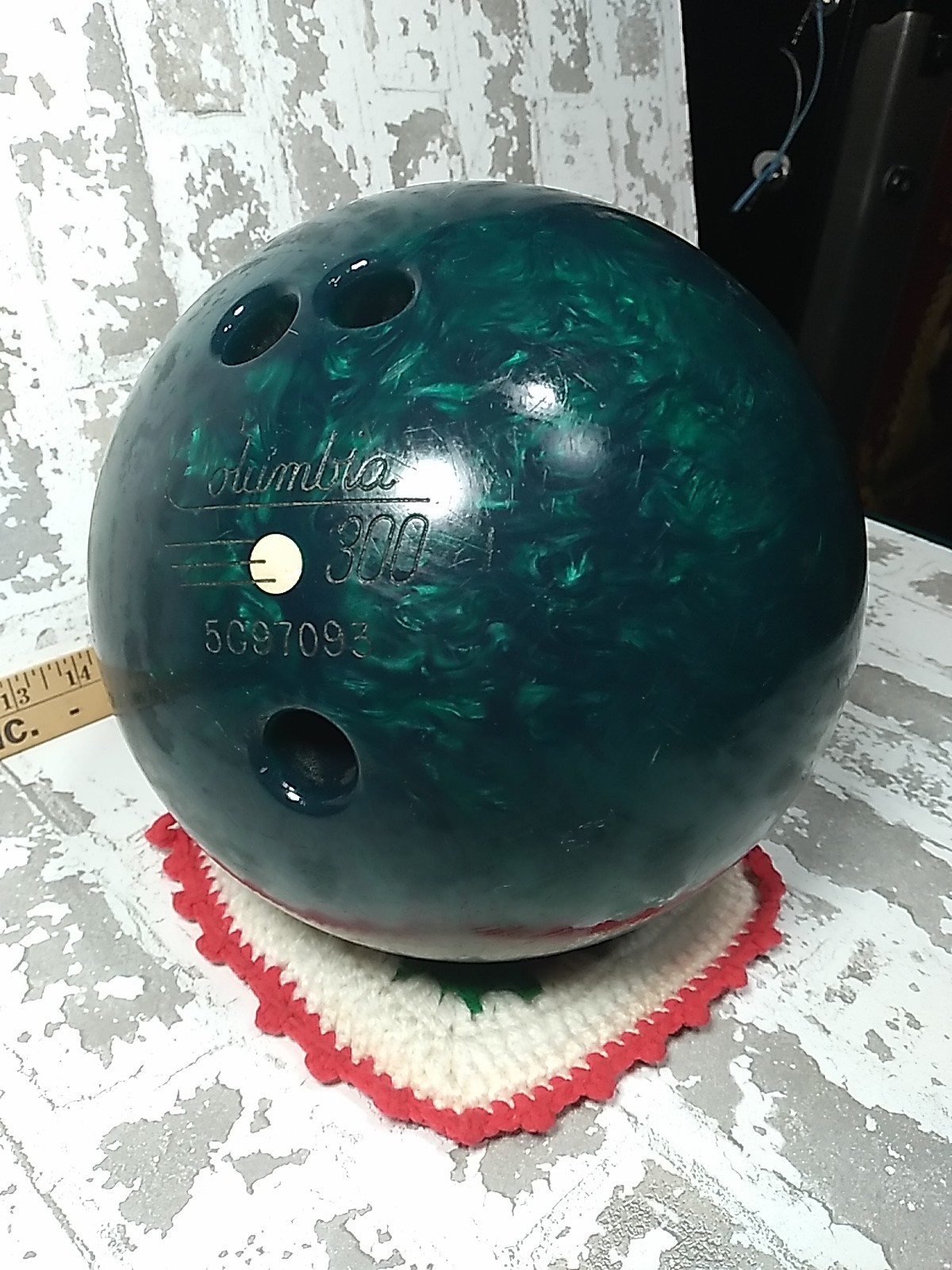 Vintage Columbia 300 Bowling Ball 13 LB 1 OZ Green Swirl White Dot 5G97093