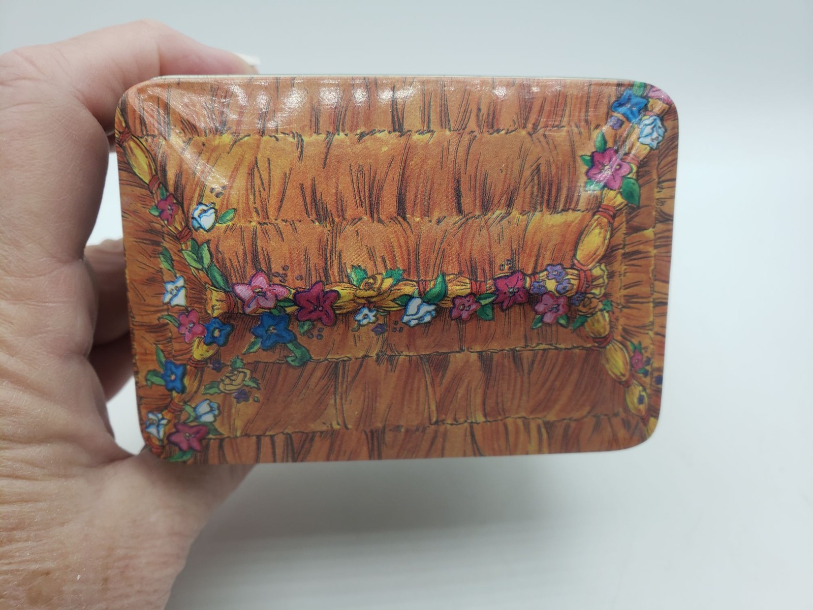 Giftco Bunny Hutch Trinket Box Tin Vintage 4"