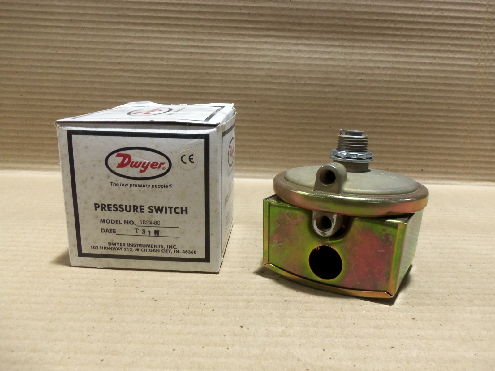 New Dwyer 1823-80 Pressure Switch
