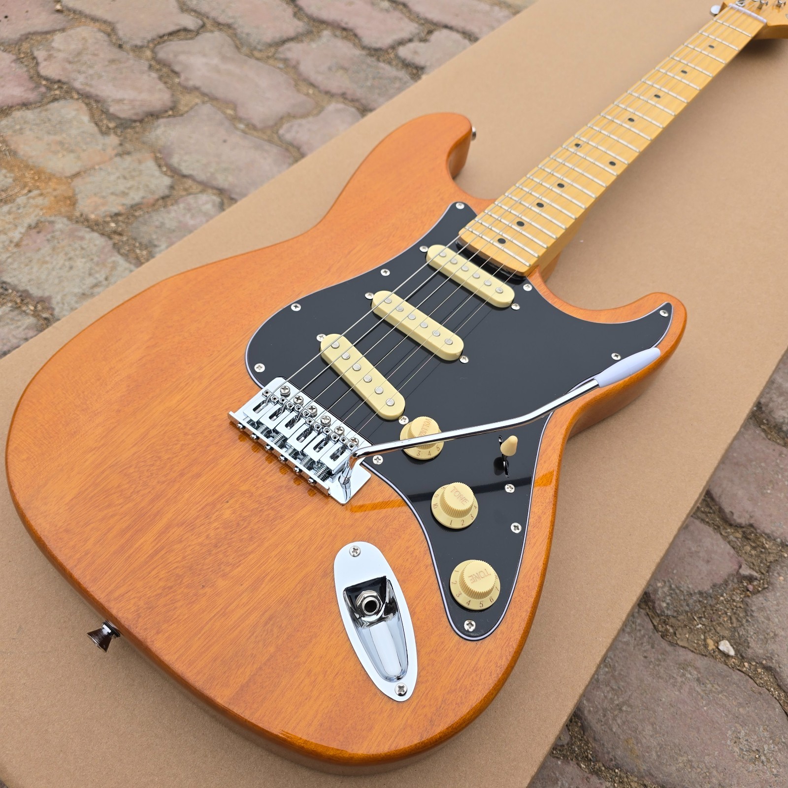 ST Electric Guitar Transparent Yellow Color Maple Fretboard Mahogany Body