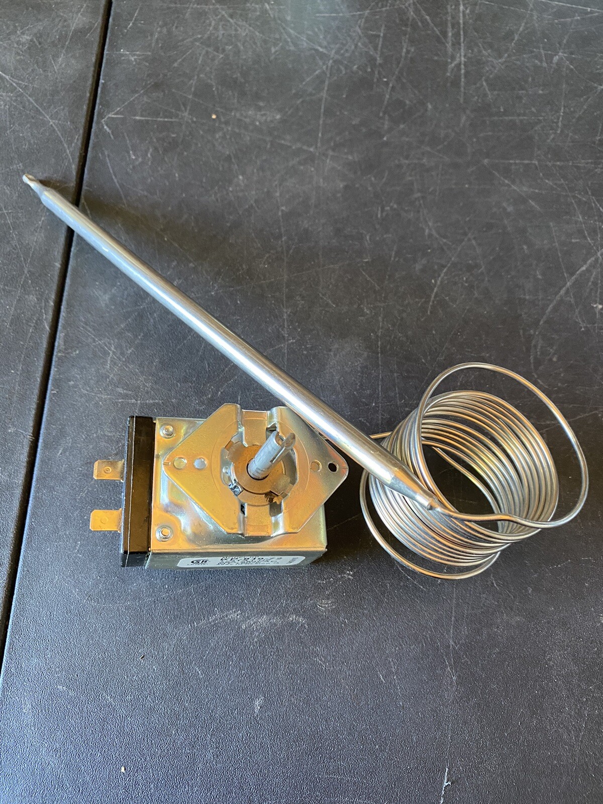 (YC37) KP-819-72 Robertshaw T-Stat 25a 250VAC