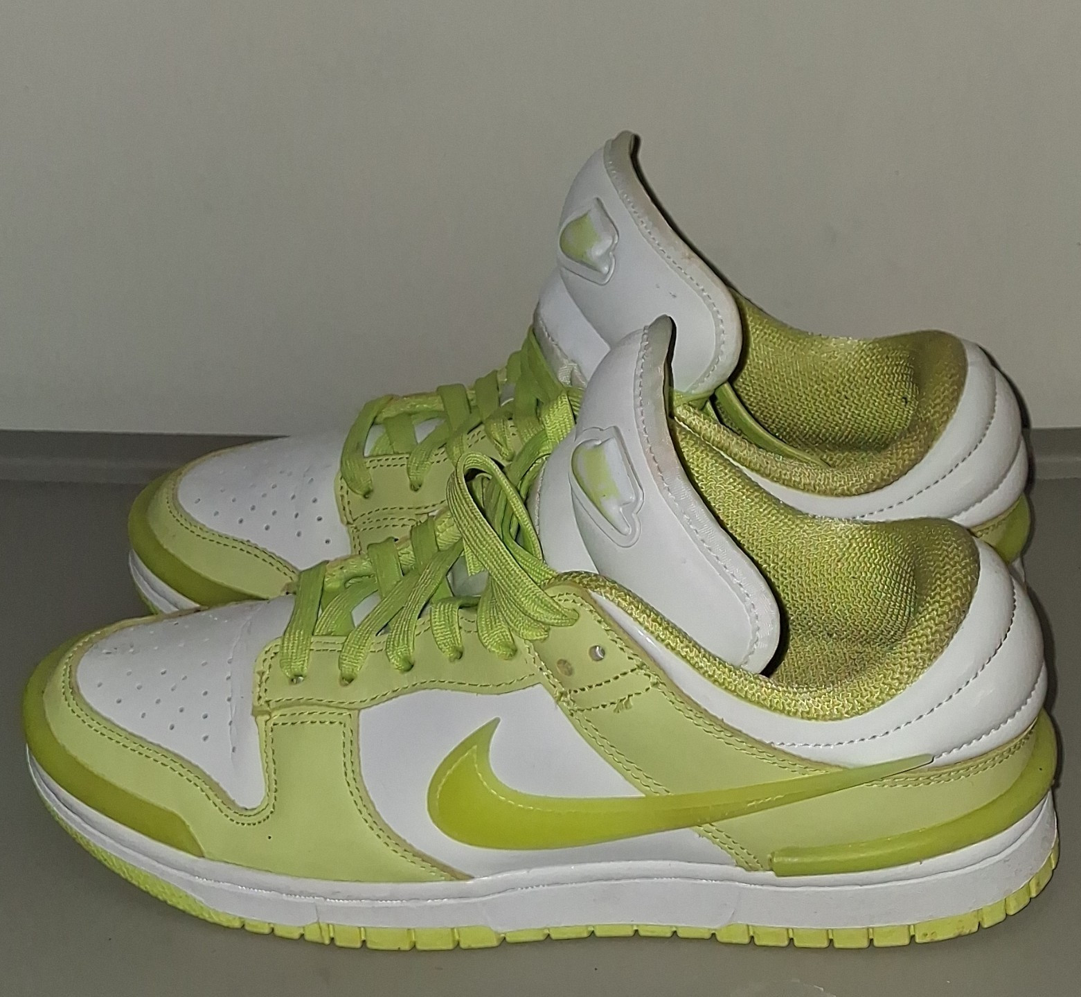Nike Men's Low Top Lace-Up Athletic Sneaker Colorblock Green/White DZ279