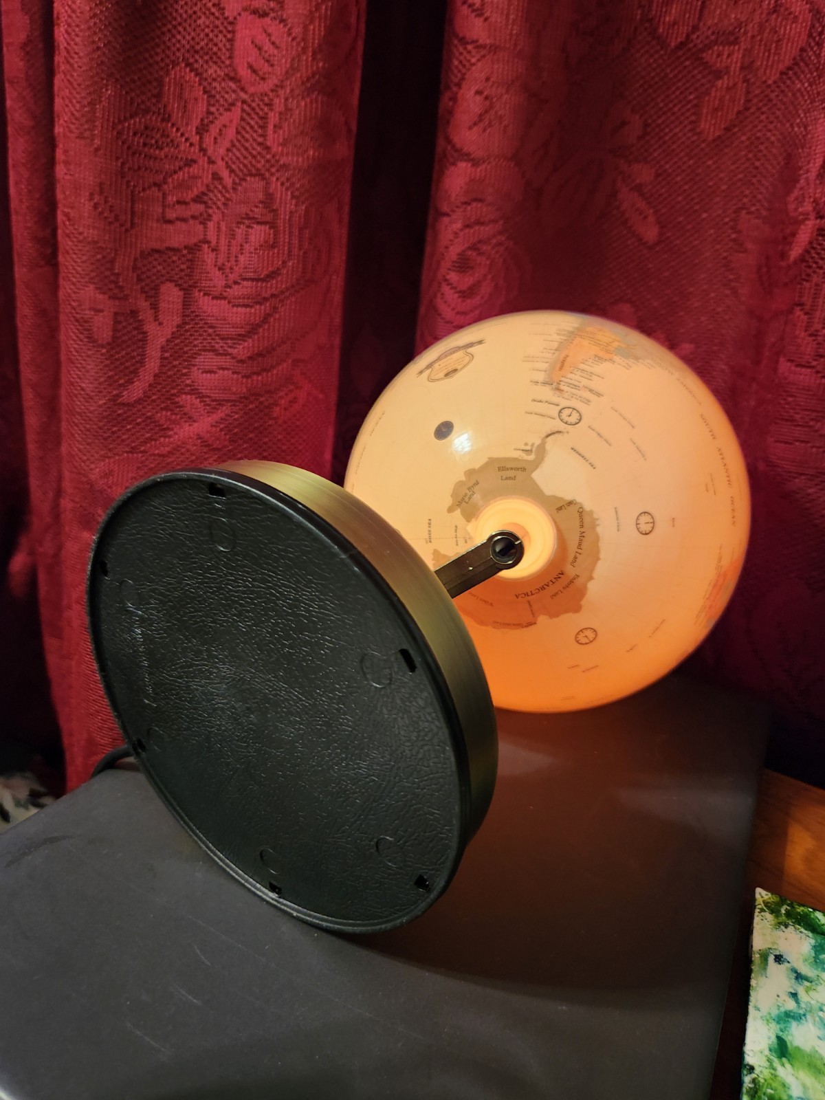 8" Fucashun Lighted Globe Lamp