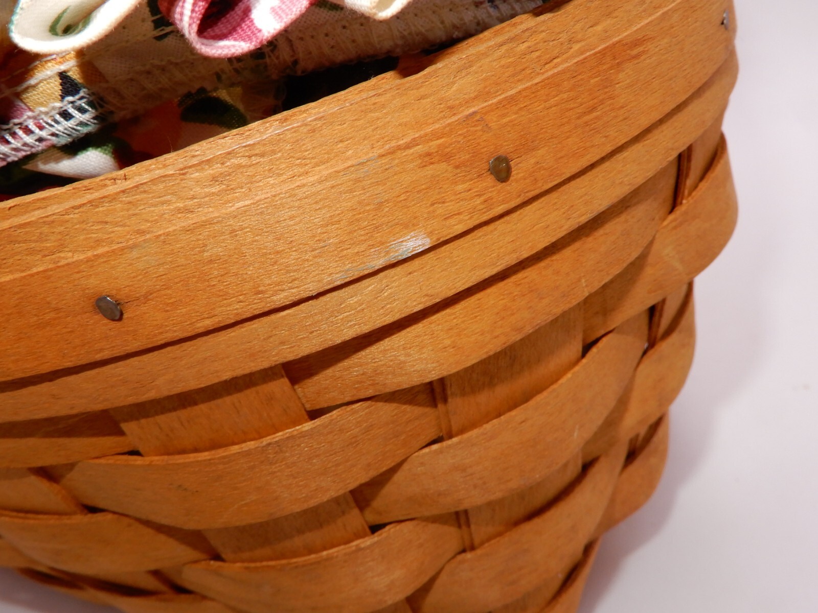 SINGLE HANDLE LONGABERGER BASKET W/ CHORE DIVIDER, PLASTIC & FABRIC LINERS 1999