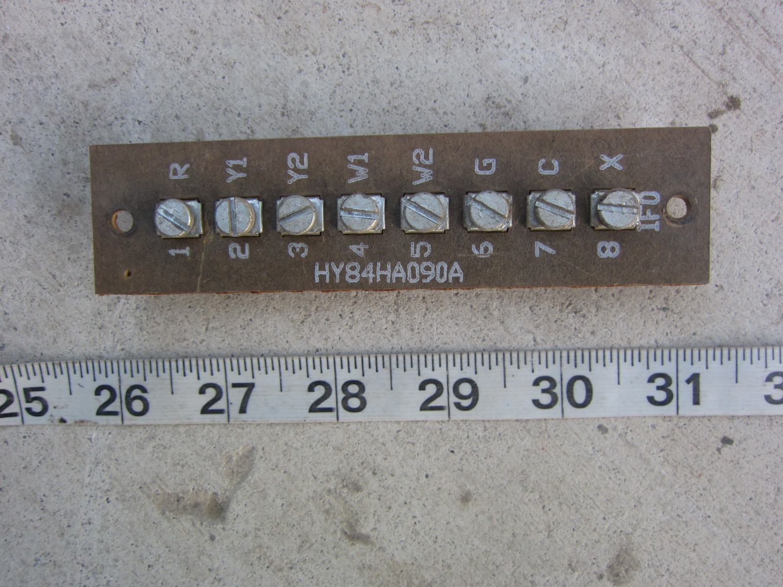 Carrier HY84HA090A 8-Position Terminal Board Block, Used