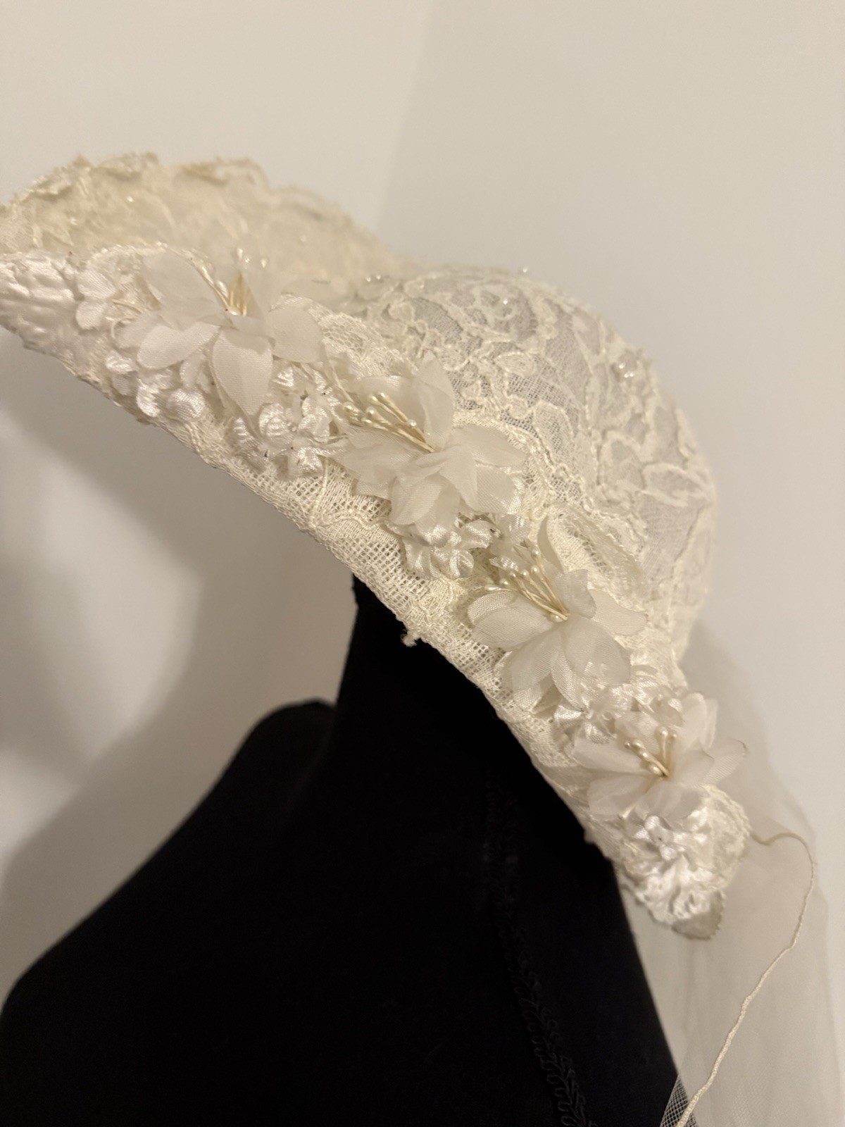 Vintage bohemian Floral Bridal Hat with Veil Ivory Lace Wedding Church 34" long