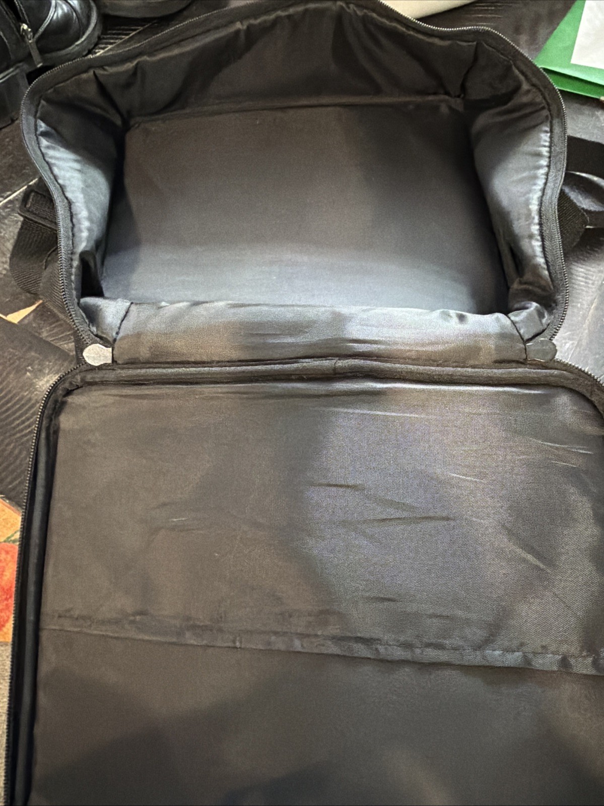Ultra Pro. ZIP GAMING CASE DELUXE
