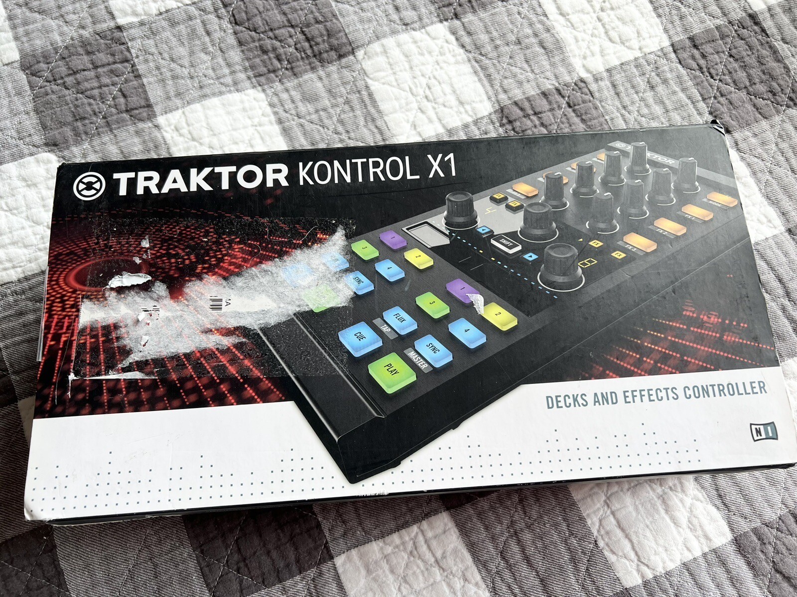 Native Instruments DJ Controller TRAKTOR Kontrol X1 MK1 (THIS IS MK1 NOT MK2)