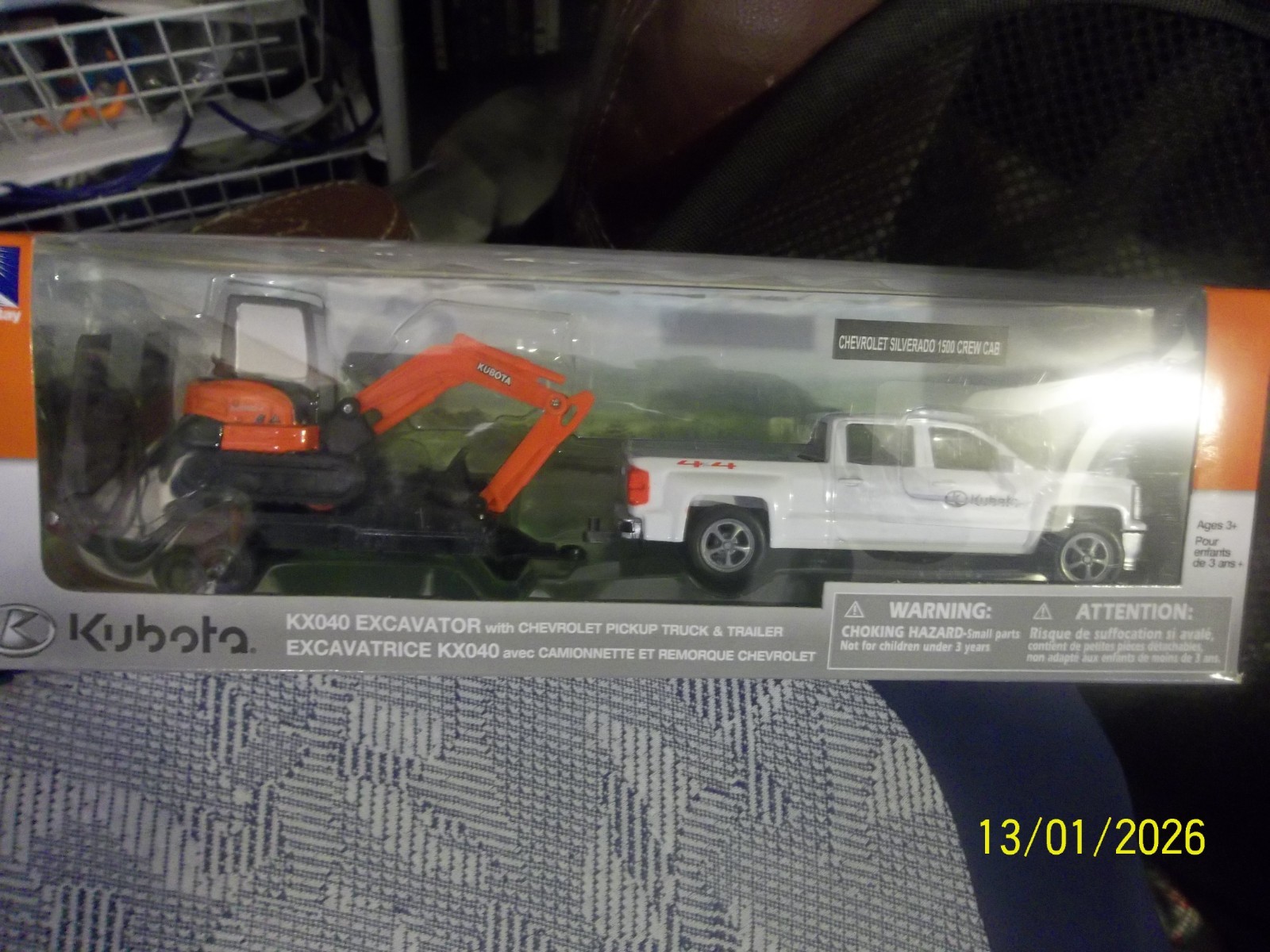 2019 NEW-RAY~KUBOTA KXO4O EXCAVATOR W/CHEVROLET SILVERADO CREW CAB/TRAILER~NIB