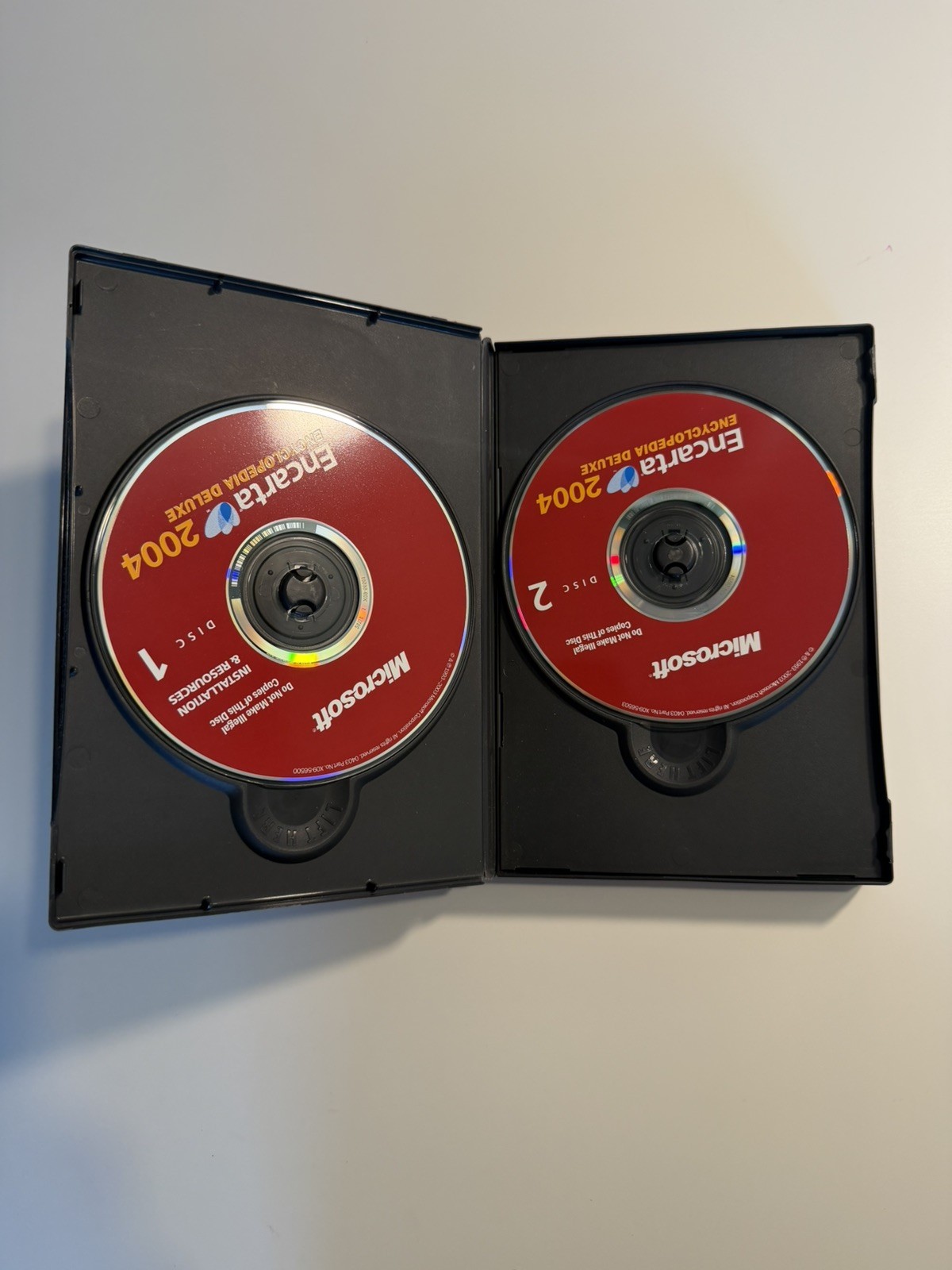 Microsoft Encarta 2004 Encyclopedia Deluxe 3 cd set