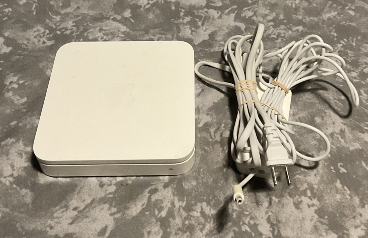 Apple A1143 Airport Extreme Base Station 4-Port with Power Cord- Works.