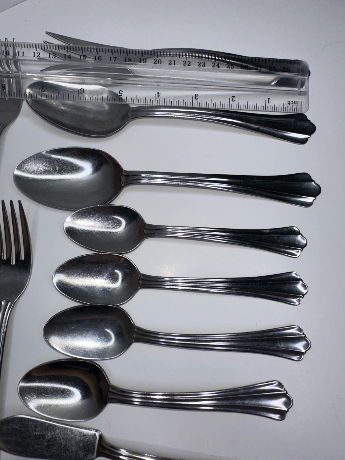 Oneida Fan Lightweight Stainless Flatware Set 23 Pc Fork Spoon Knives