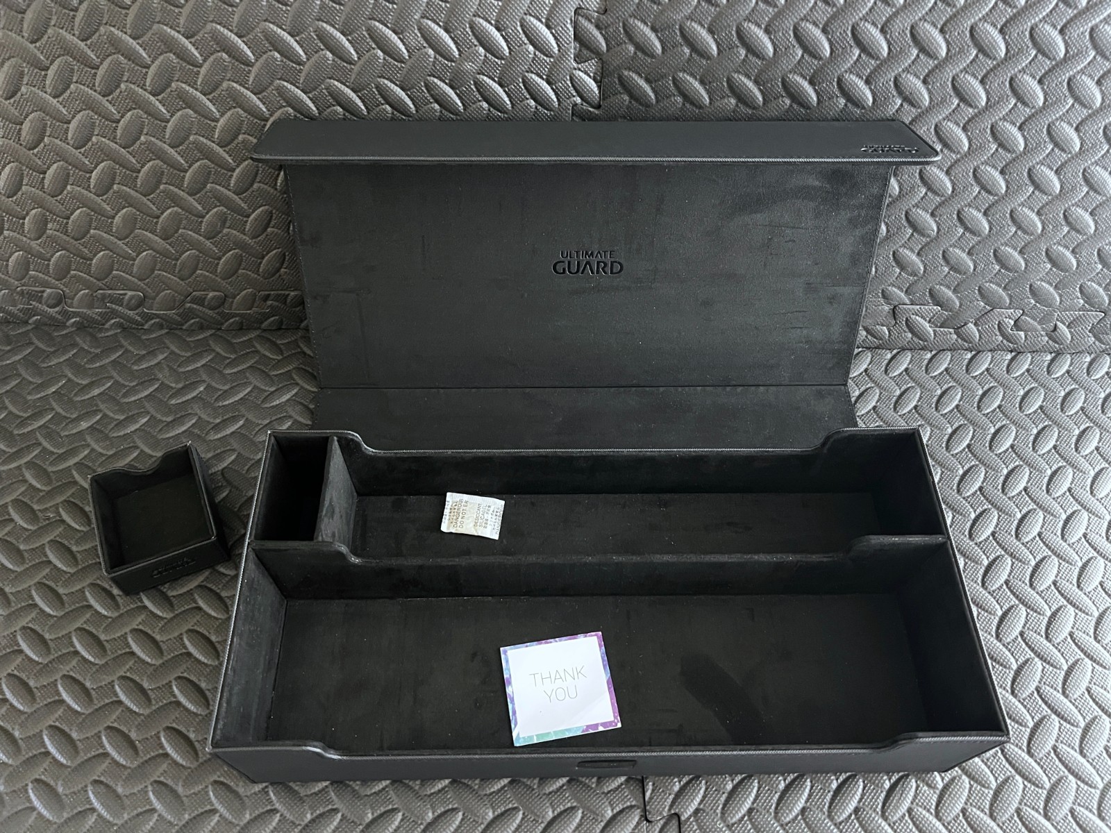 Ultimate Guard Black Superhive 550+ Deck Case
