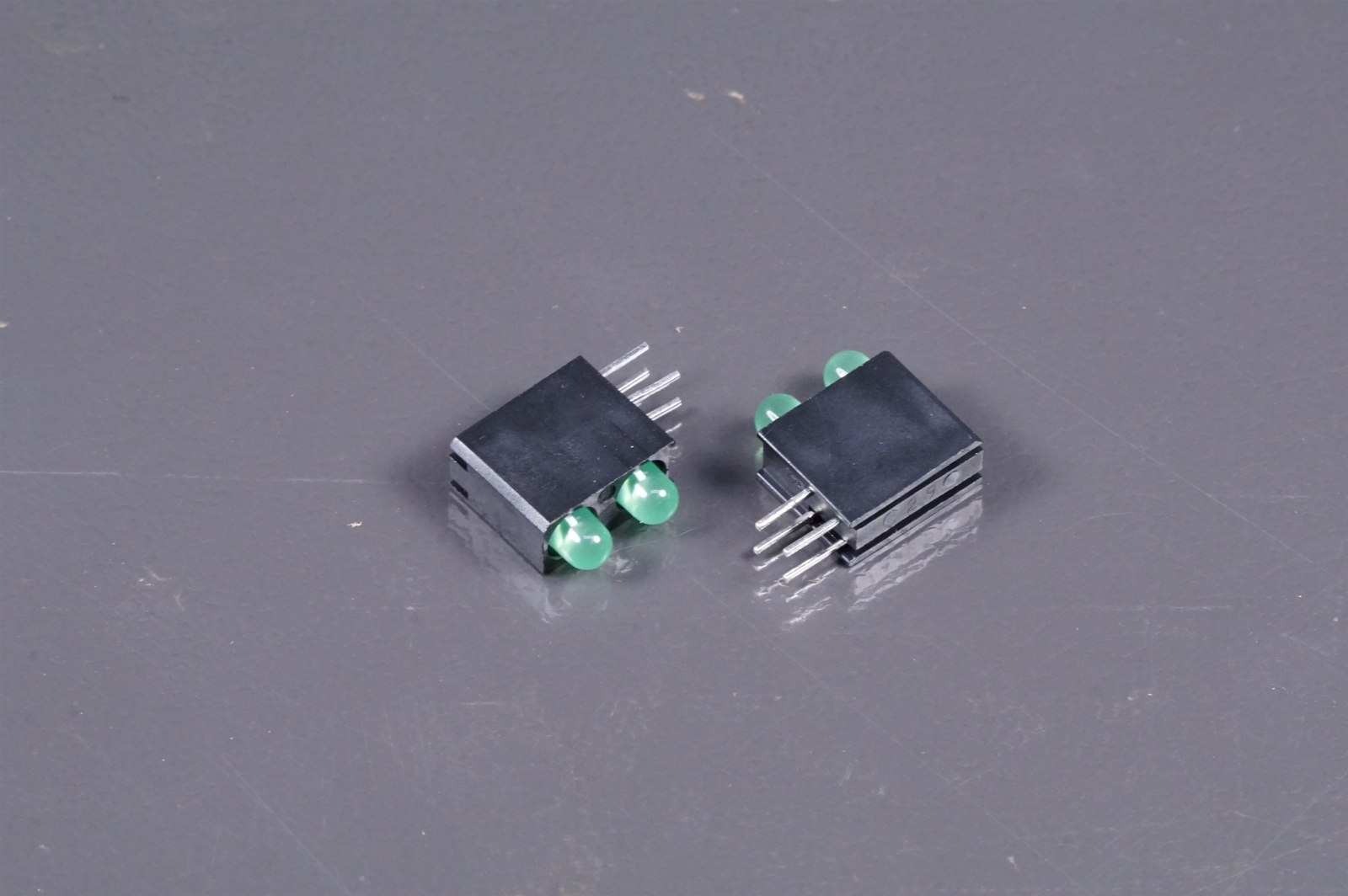 Lot of 2 553-0222 Dialight CBI LED Bi-Level Green / Green 565nm 1.6mcd RA 2mA
