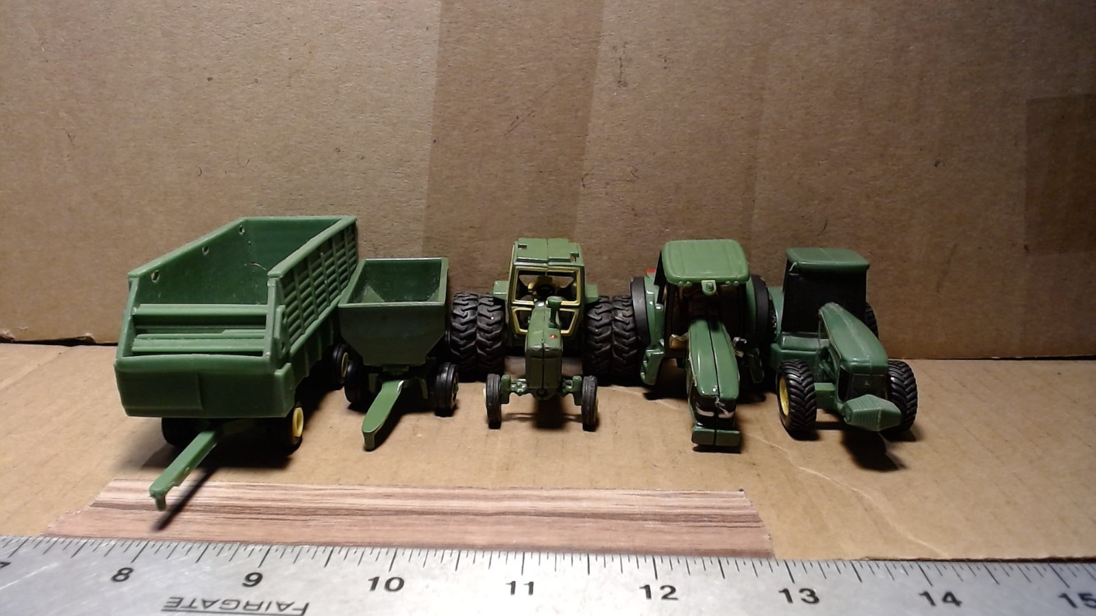 5 John Deere Vehicles Diecast & Plastic 1:64 Green China