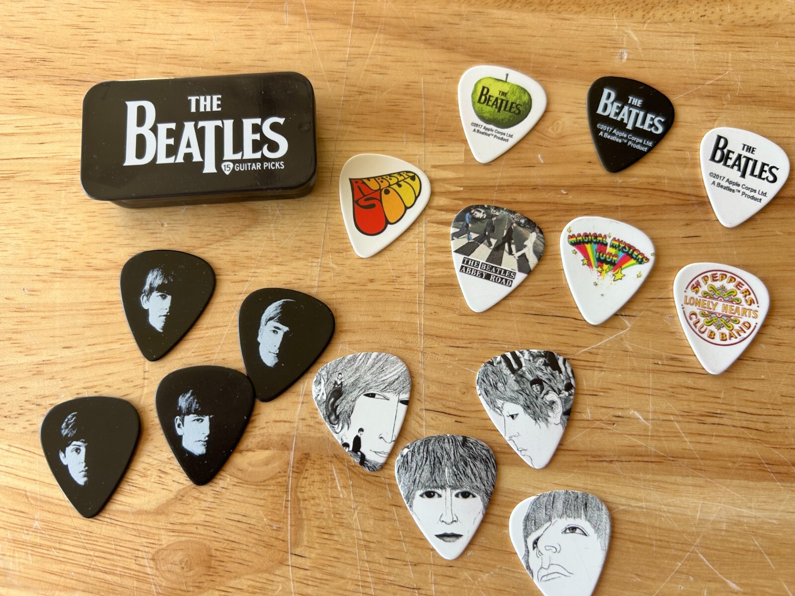 The Beatles - 15 Guitar Picks in Signature Series Tin - Logo