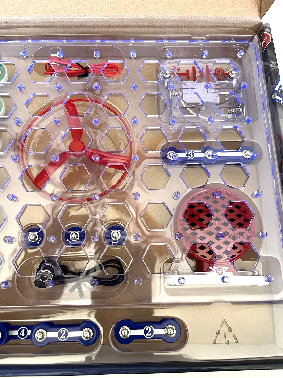 Snap Circuits Elements 140 Projects Create Working Circuits