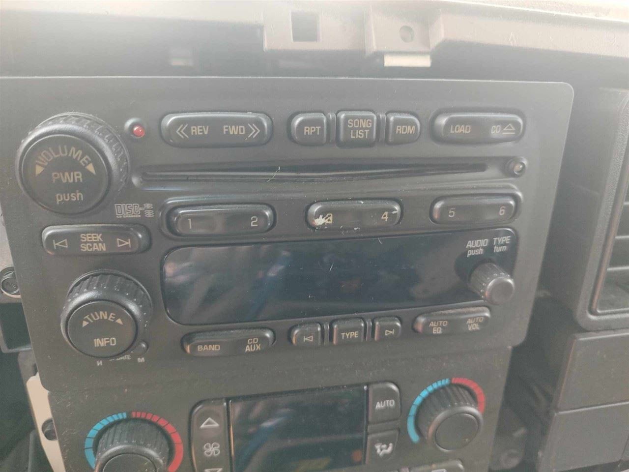 SUBURBN15 2006 Glove Box 18763