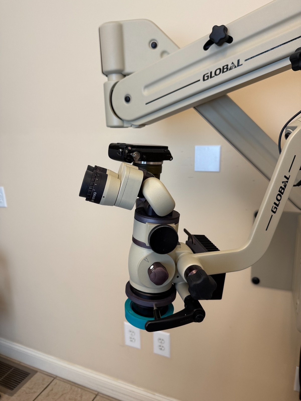 Global endodontic microscope - 3 step - Excellent condition