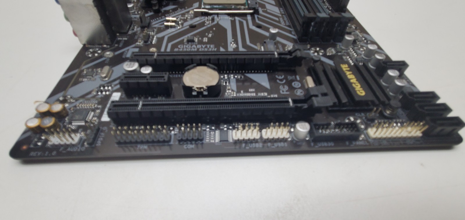 Gigabyte B450M DS3H w/AMD Ryzen 3 1200 CPU & Vapor-X Radeon HD 5770 1GB DDR5 GPU