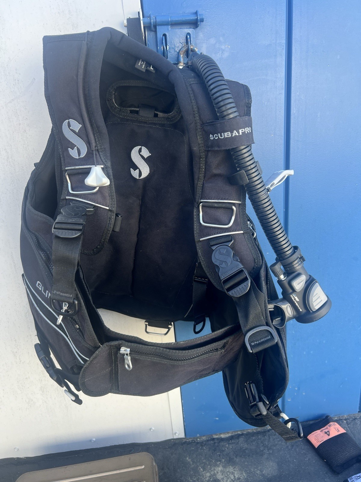 GLIDE PLUS SCUBAPRO PRO W/ AIR 2  SIZE LARGE Akona Bag