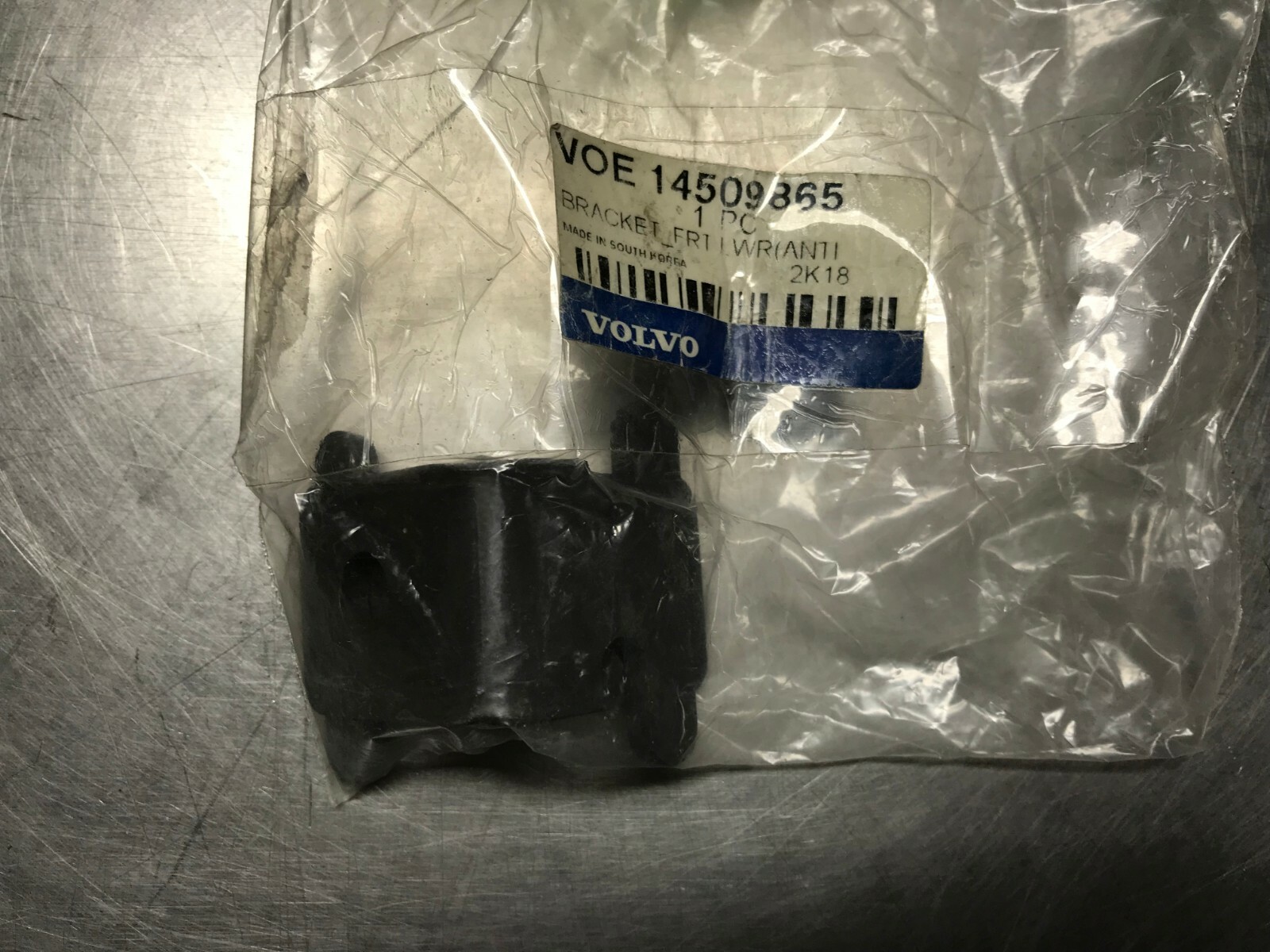 14509865  GENUINE VOLVO  BRACKET   VOE14509865
