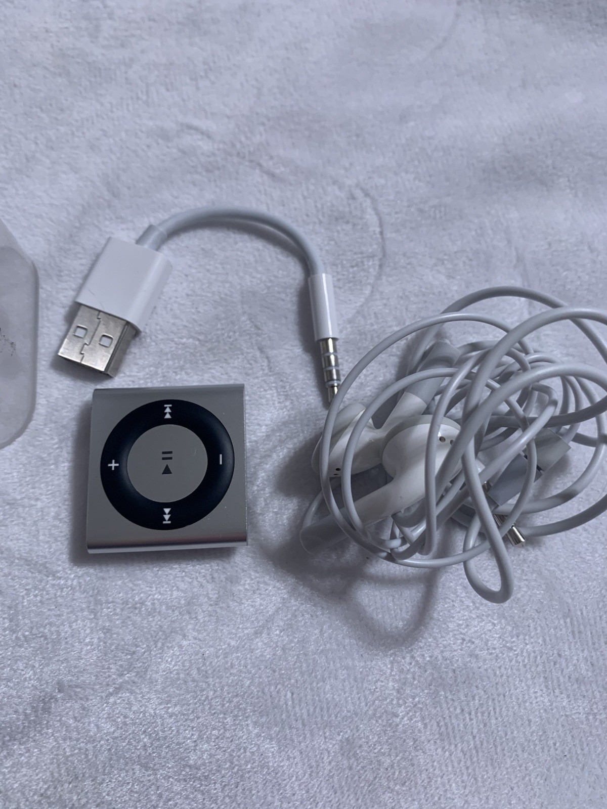 Apple iPod Shuffle Unknown Generation GB SILVER MODEL Please Read