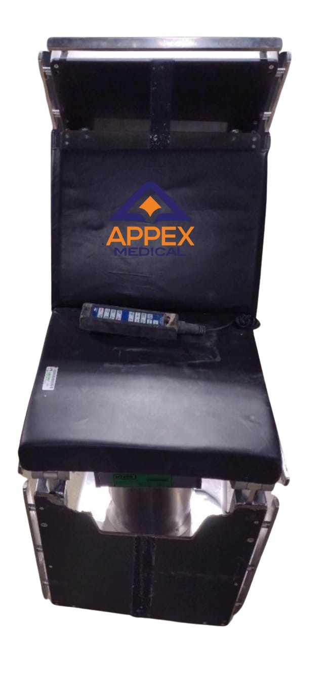 SKYTRON 6600B OR TABLE WITH HAND CONTROL ( Apx123 )