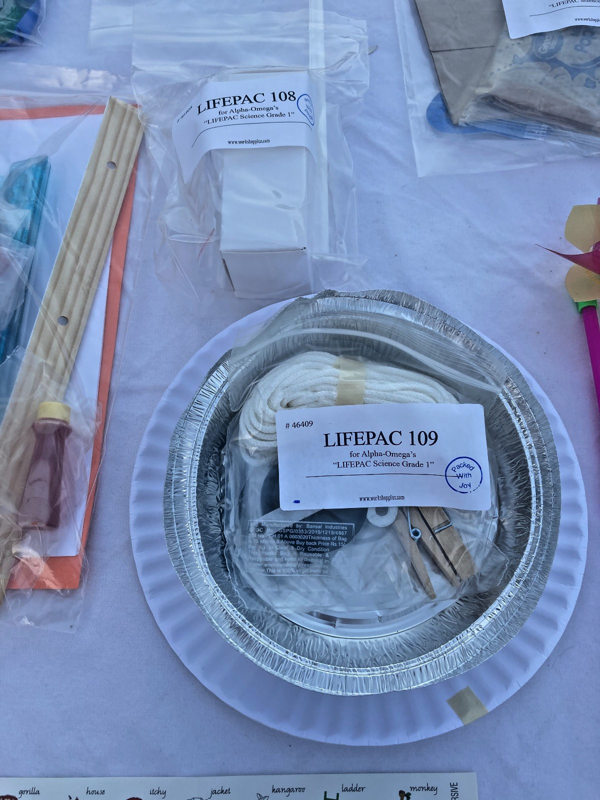 Alpha-Omega's Lifepac Science: Grade 1 Complete Lab Kit