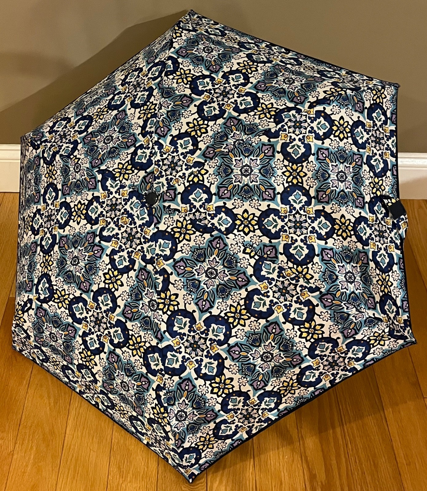Vera Bradley Umbrella Lisbon Medallion Cool Floral Automatic 15384-15903 NWT