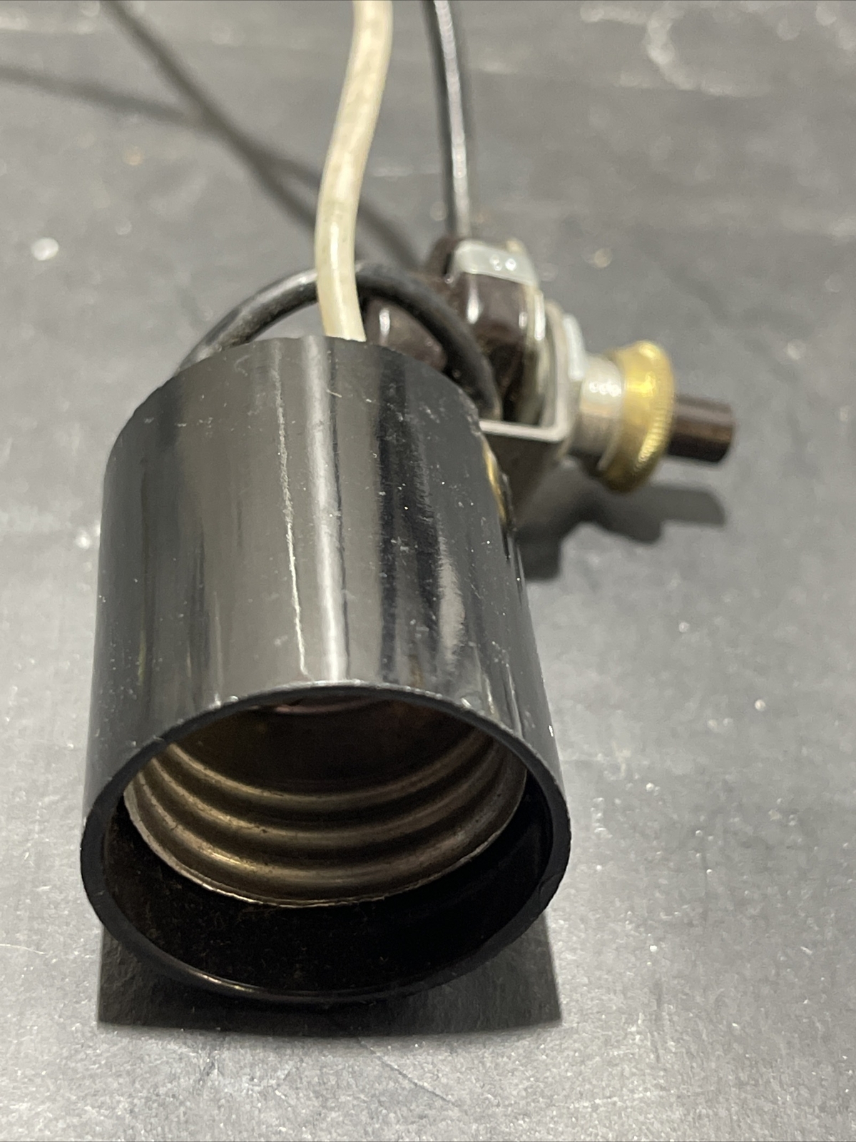 leviton phenolic socket with side mounted on-off push switch