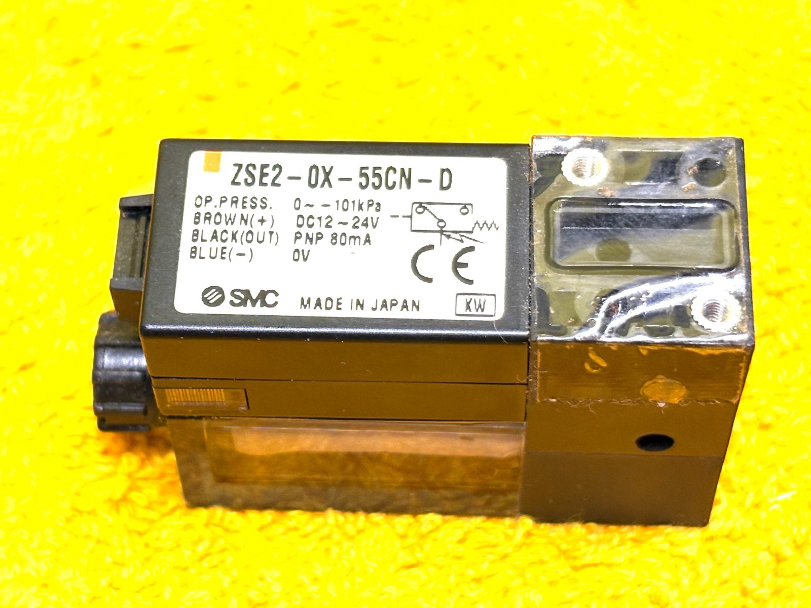 SMC ZSE2-0X-55CN-D PNEUMATIC VACCUM SWITCH  ( NEW )