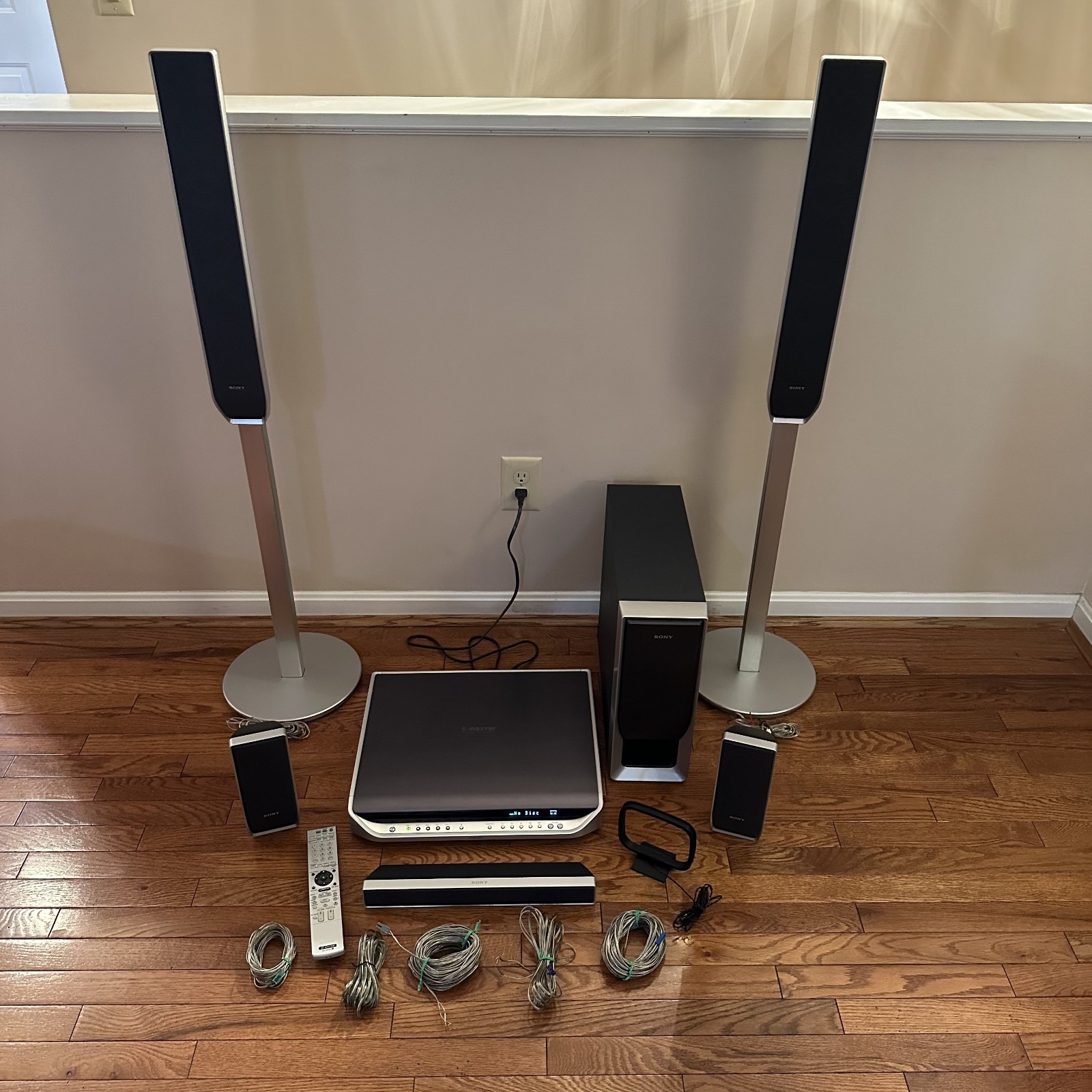 Sony 5.1 Home Theater System Speakers Subwoofer Receiver Remote Surround Sound