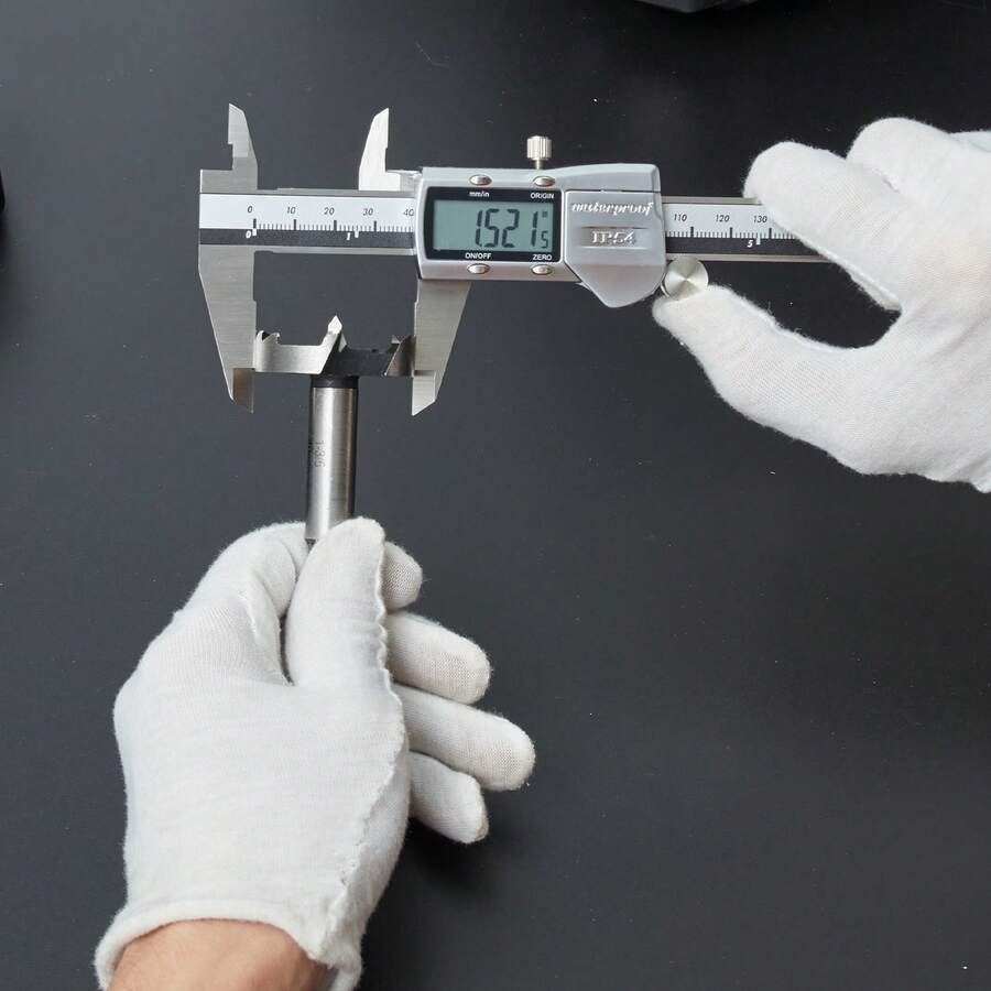Digital caliper, 0–6-inch measuring tool, comes with 2 spare batteries