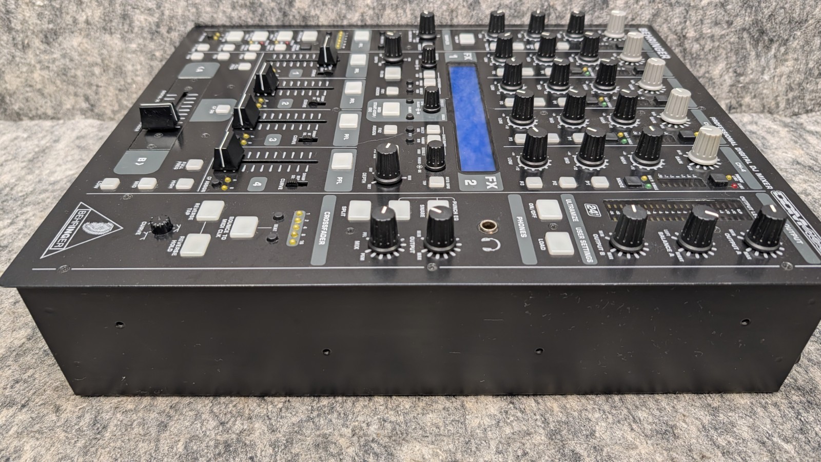 Behringer DDM4000 Digital DJ Mixer 4-Channel USB Tabletop Echo Reverb Filter