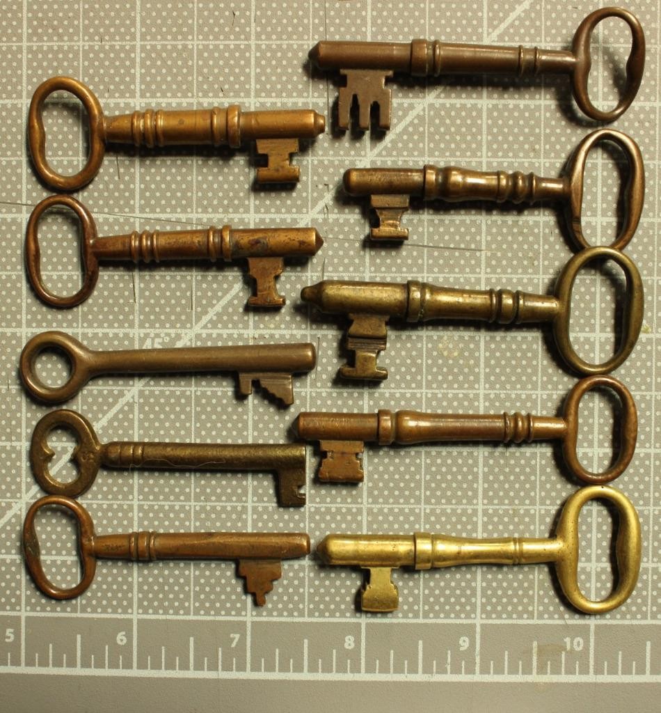 10 Brass Skelton Keys tra29