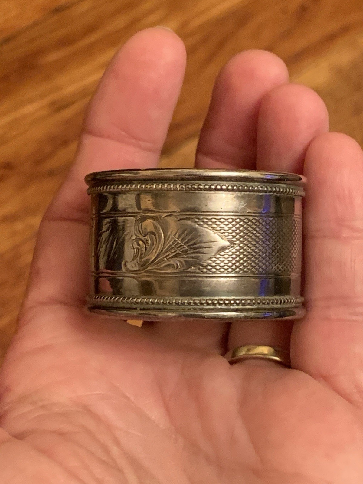 Sterling Silver napping ring antique , not marked, tested, 26 grams