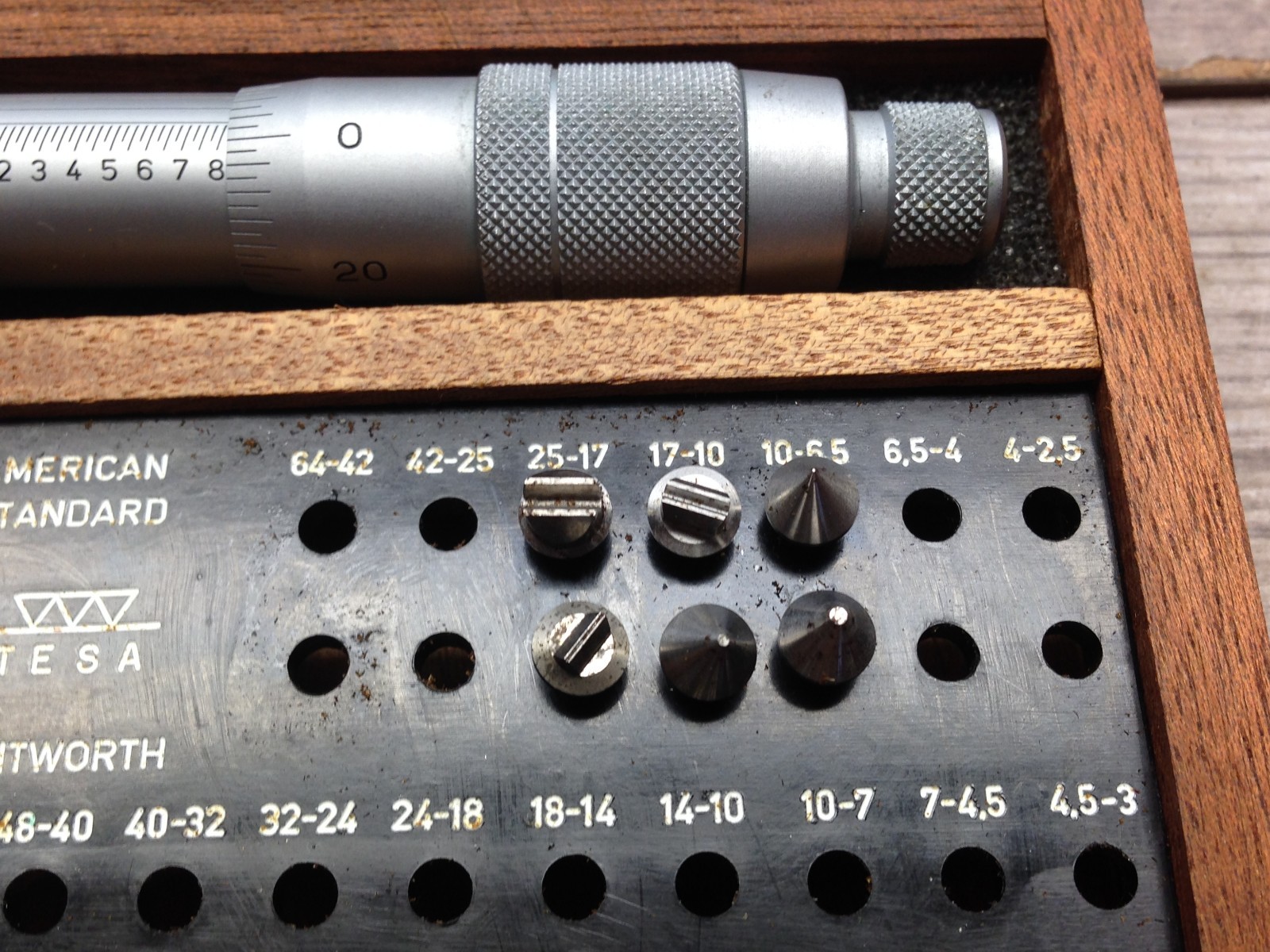 NICE SWISS TESA 0 - 1" .0001 " THREAD MICROMETER + ANVILS & CASE