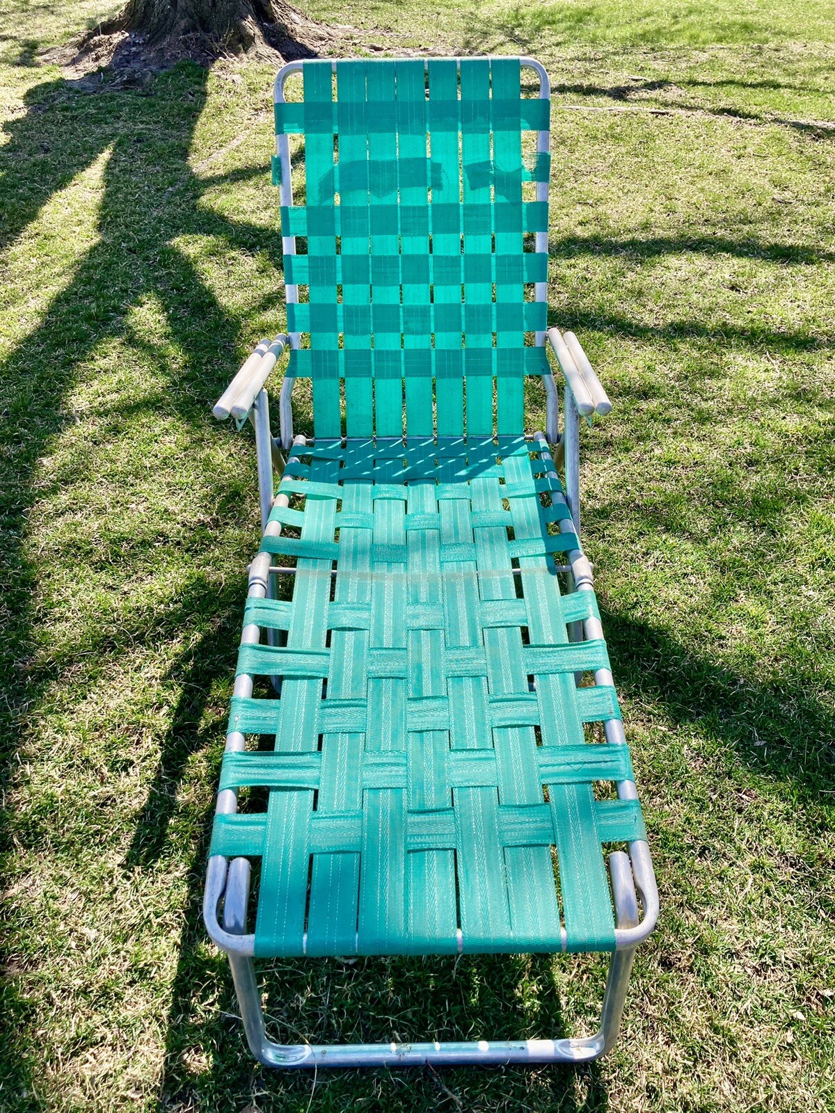 Vintage Aluminum Webbed Tri Fold Lounge/Chaise Chair Green