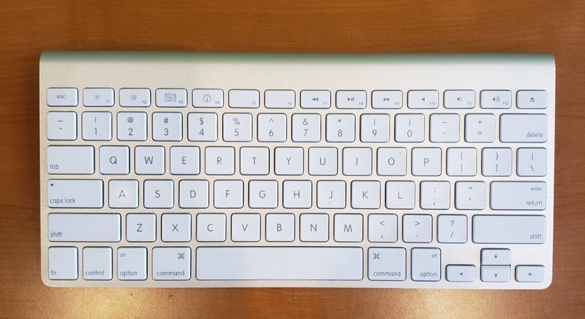 ORIGINAL GENUINE Apple A1314 Wireless Keyboard White Keys Aluminum Metal TESTED