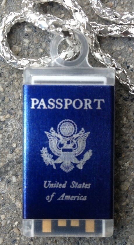 « Passport USA »  Mini USB Flash Drive Pendant Jewelry Travel Health Photos 8Gb