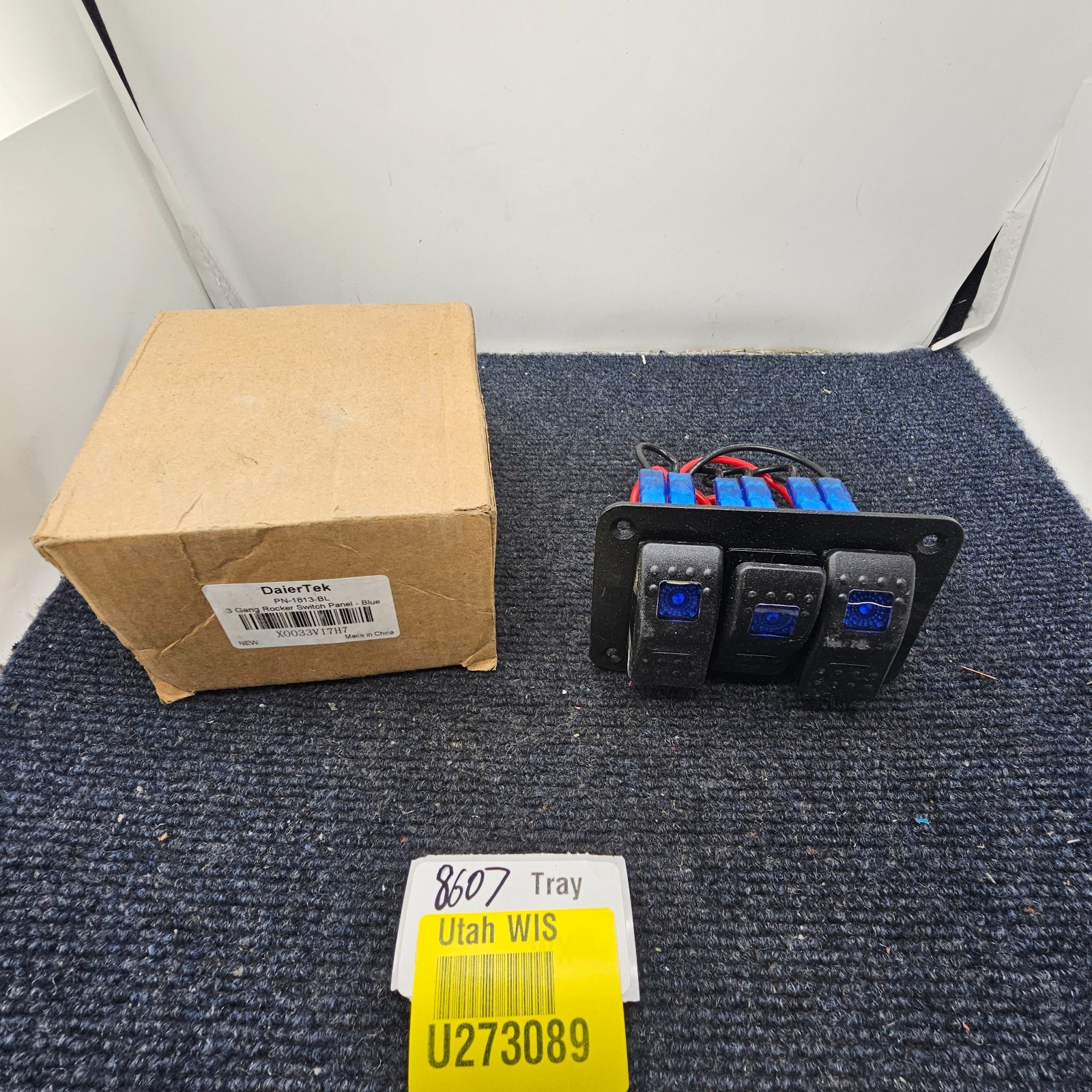 DAIERTEK PN-1813-BL: 3 Gang Rocker Switch Panel - Blue