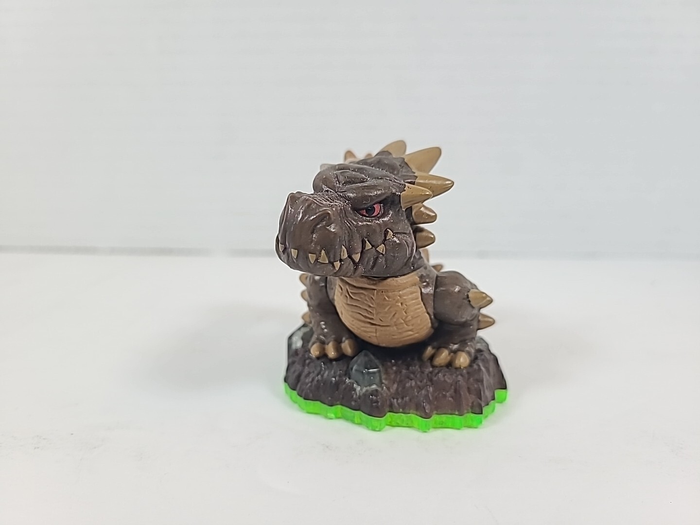Activision Spyro Skylanders Bash Green Base w/ Card & Sticker