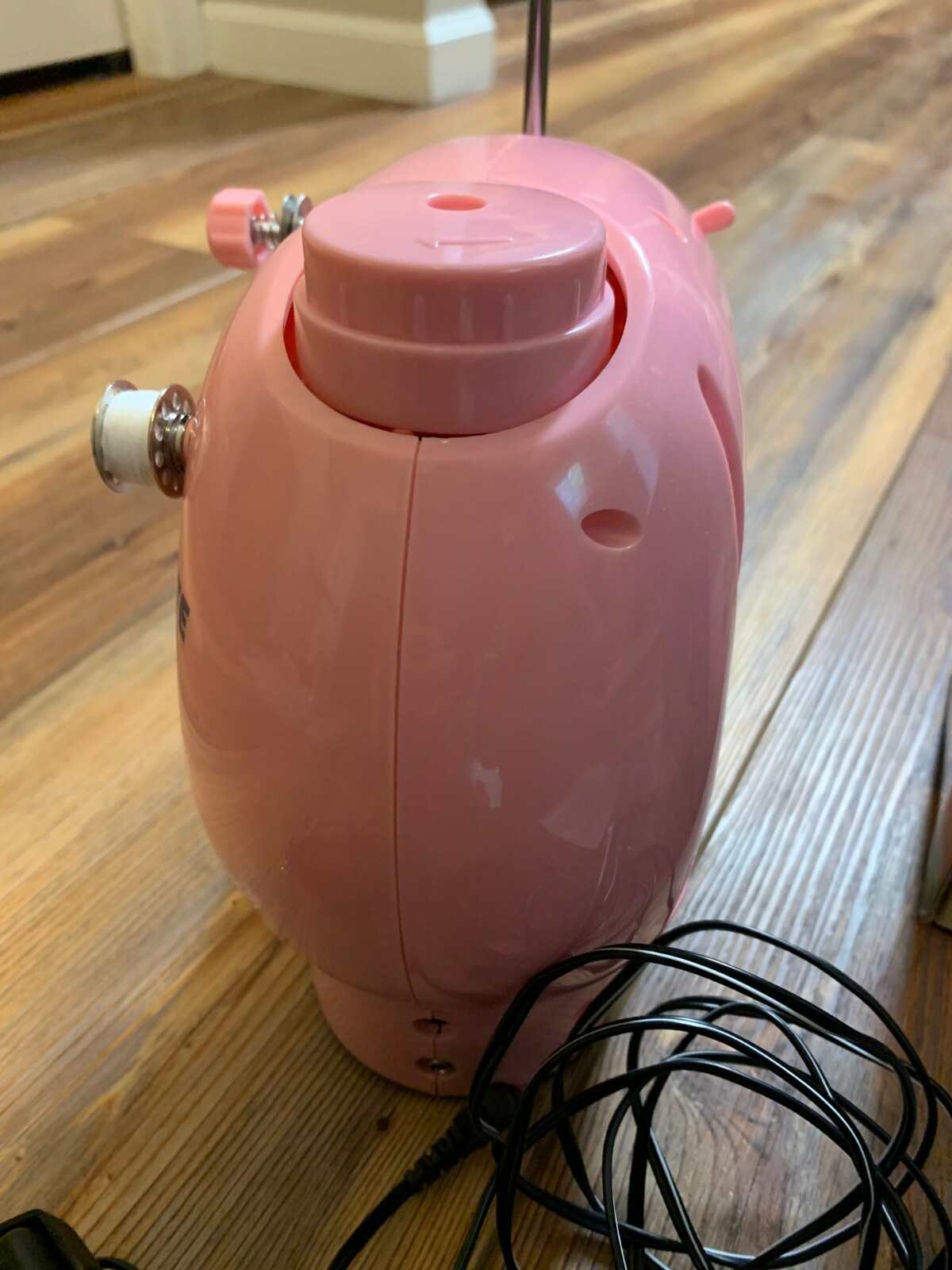 Sew Cute White Sewing Machine Pink SHV2