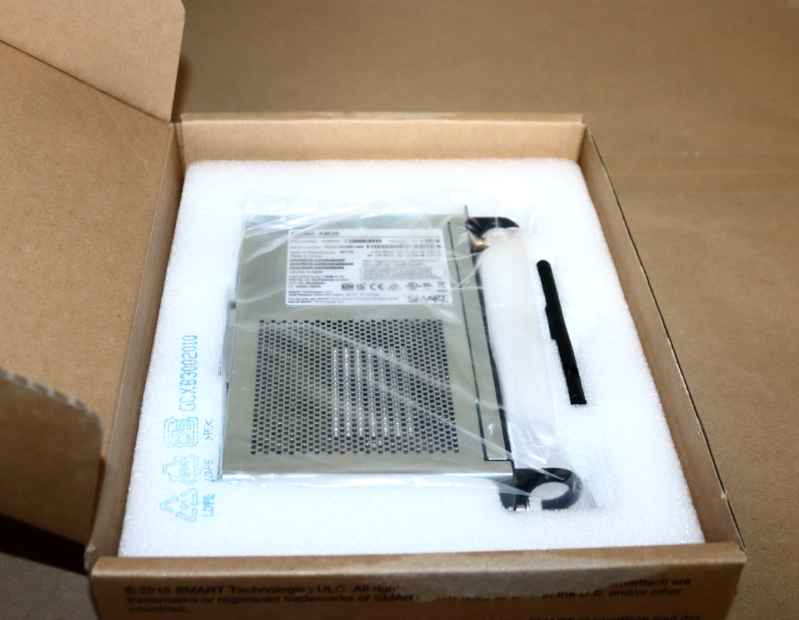 SMART Technologies AM30 iQ Appliance with  antenna