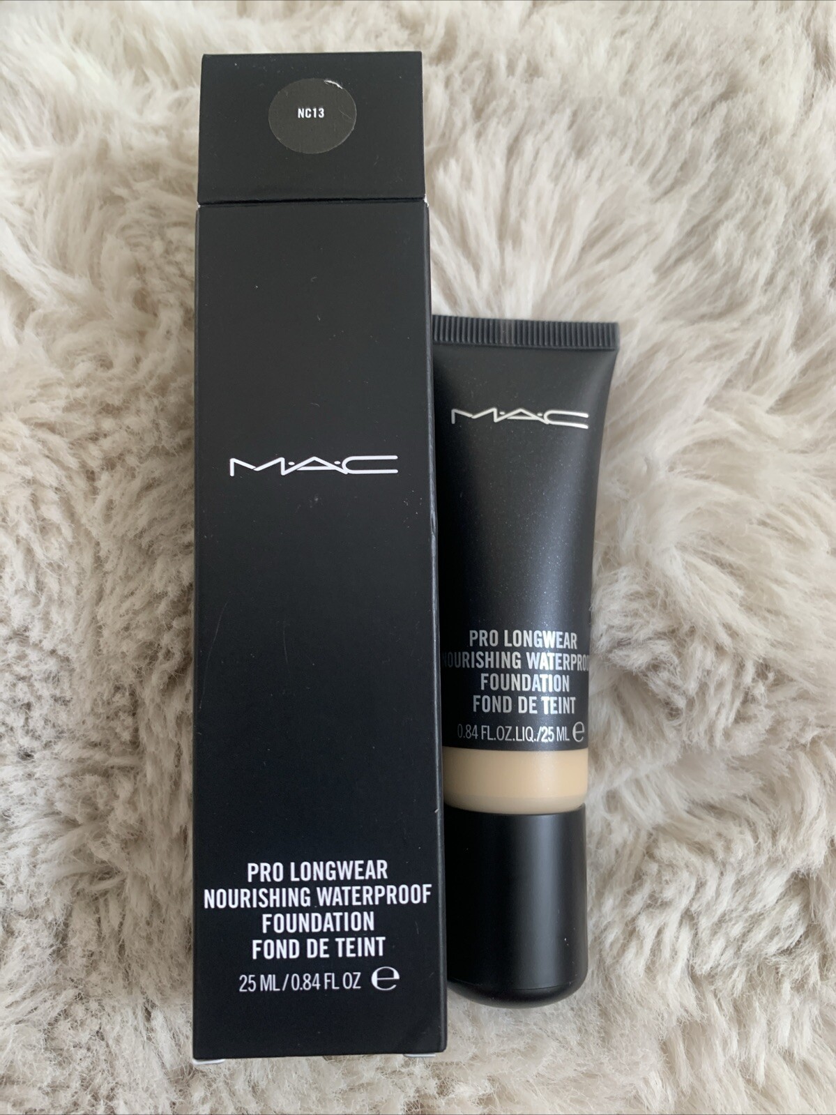 Mac Pro Longwear Nourishing Waterproof Foundation (NC13) (25ml)