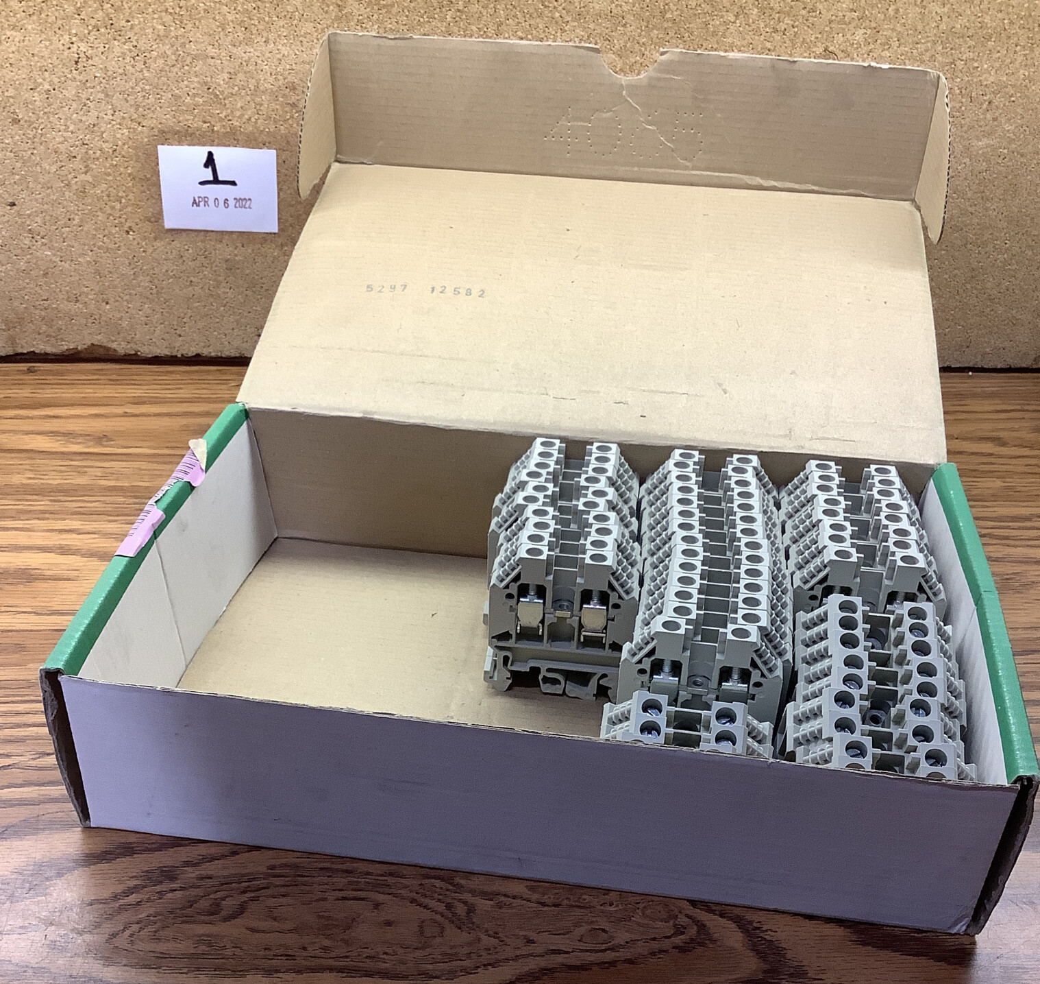 Lot Of 44 AB1 VV635U Schneider Electric Screw Clamp Terminal