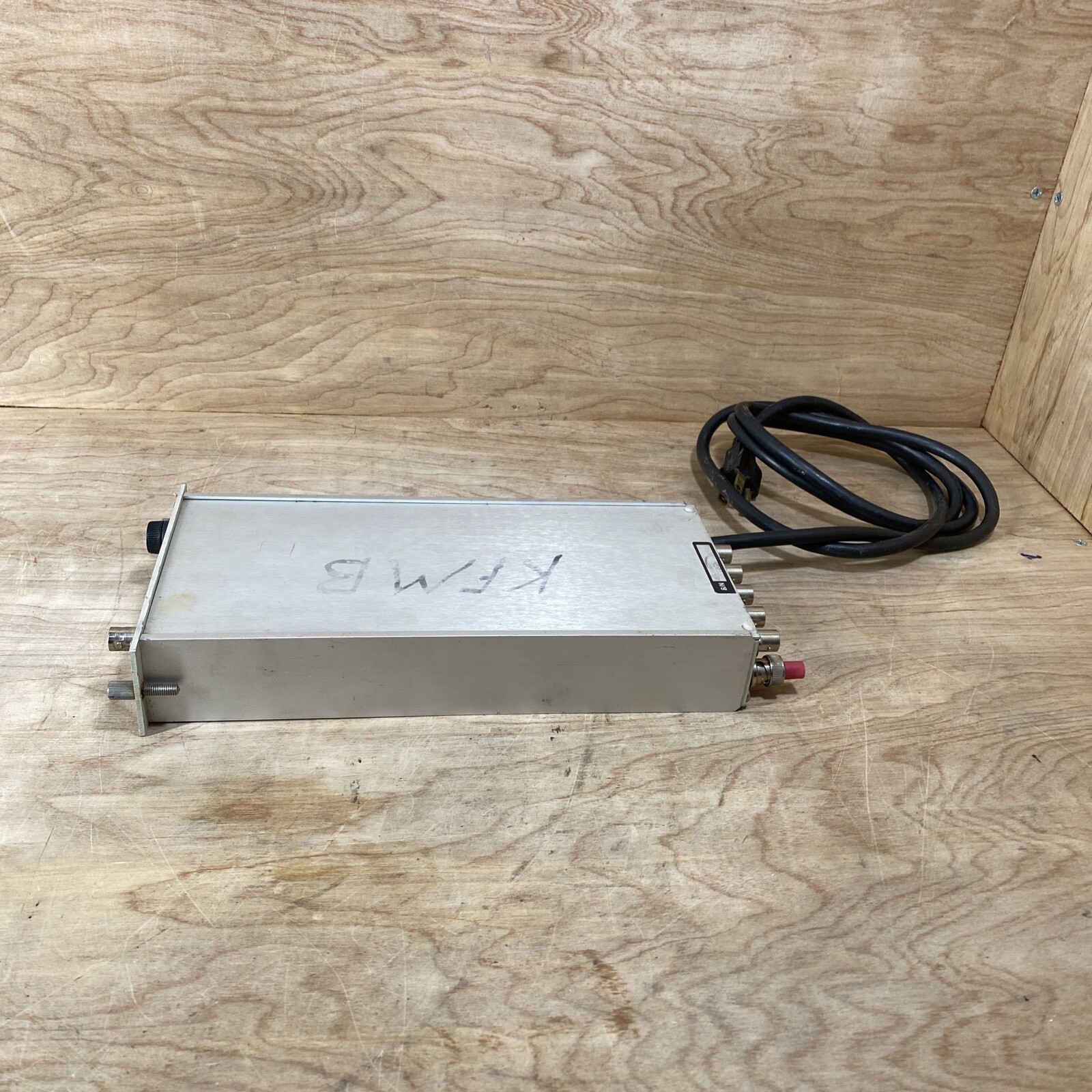 Hedco SVA-302 Hedline Silver 4-channel Audio/Video Equalizer - Powers On