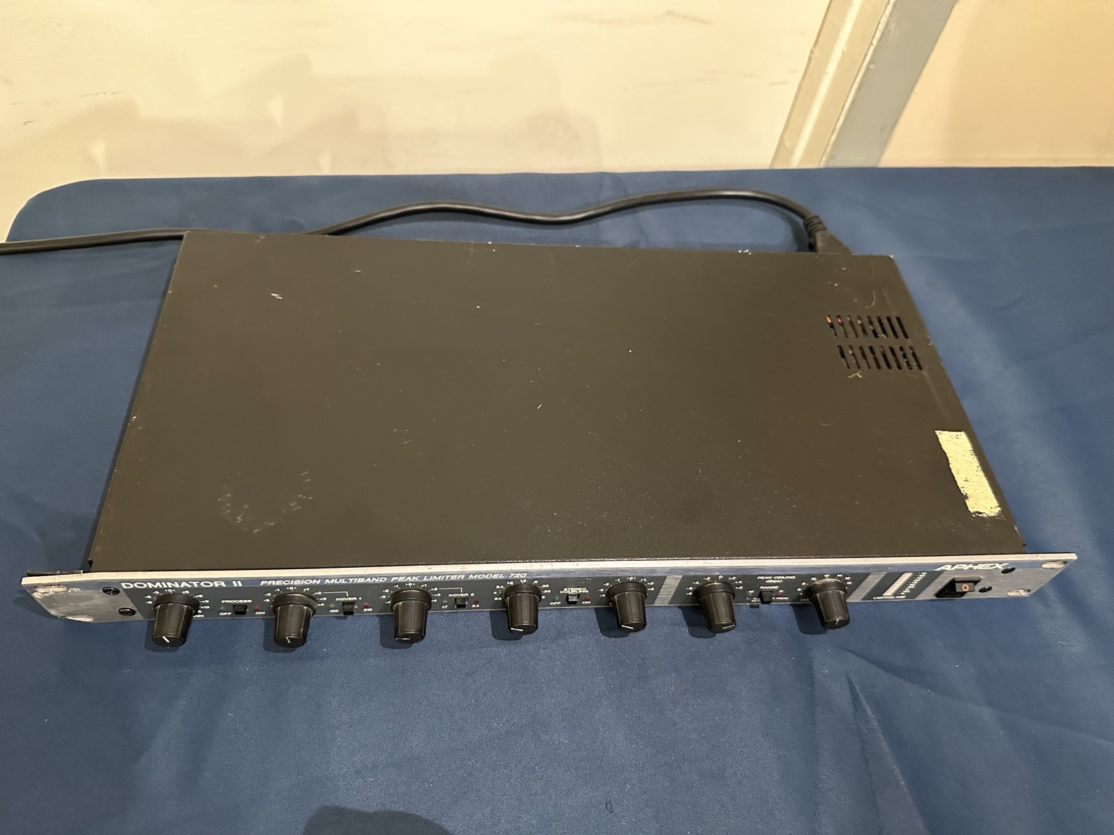 Aphex Model 720 Dominator ll Precision Multiband Peak Limiter Working