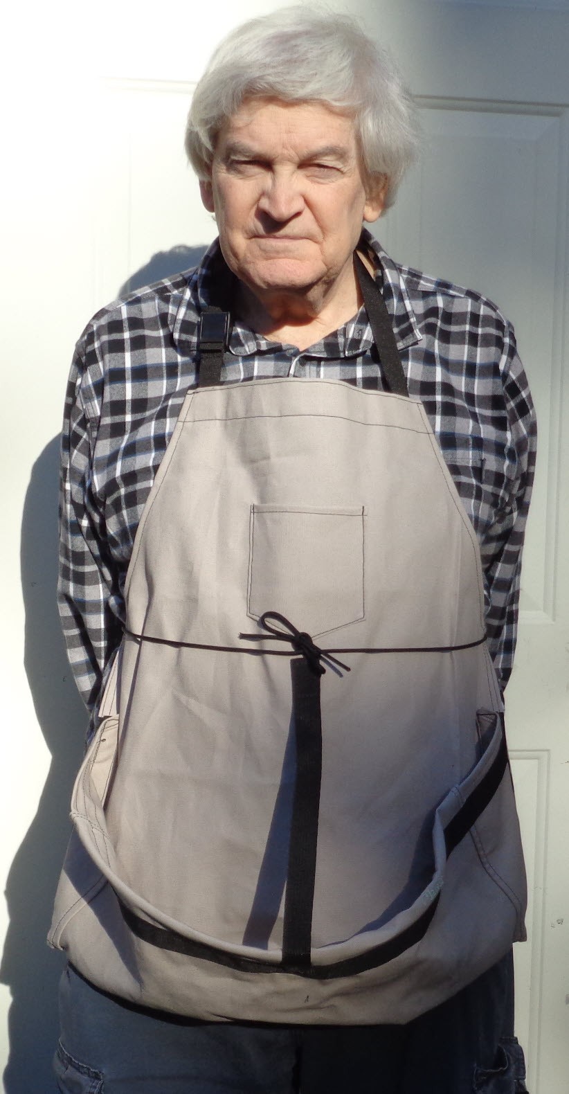 WOOD CARVERS APRON  BY CHAG NY DESIGNS 50%/50% COTTON /POLYESTER -2025003TBK